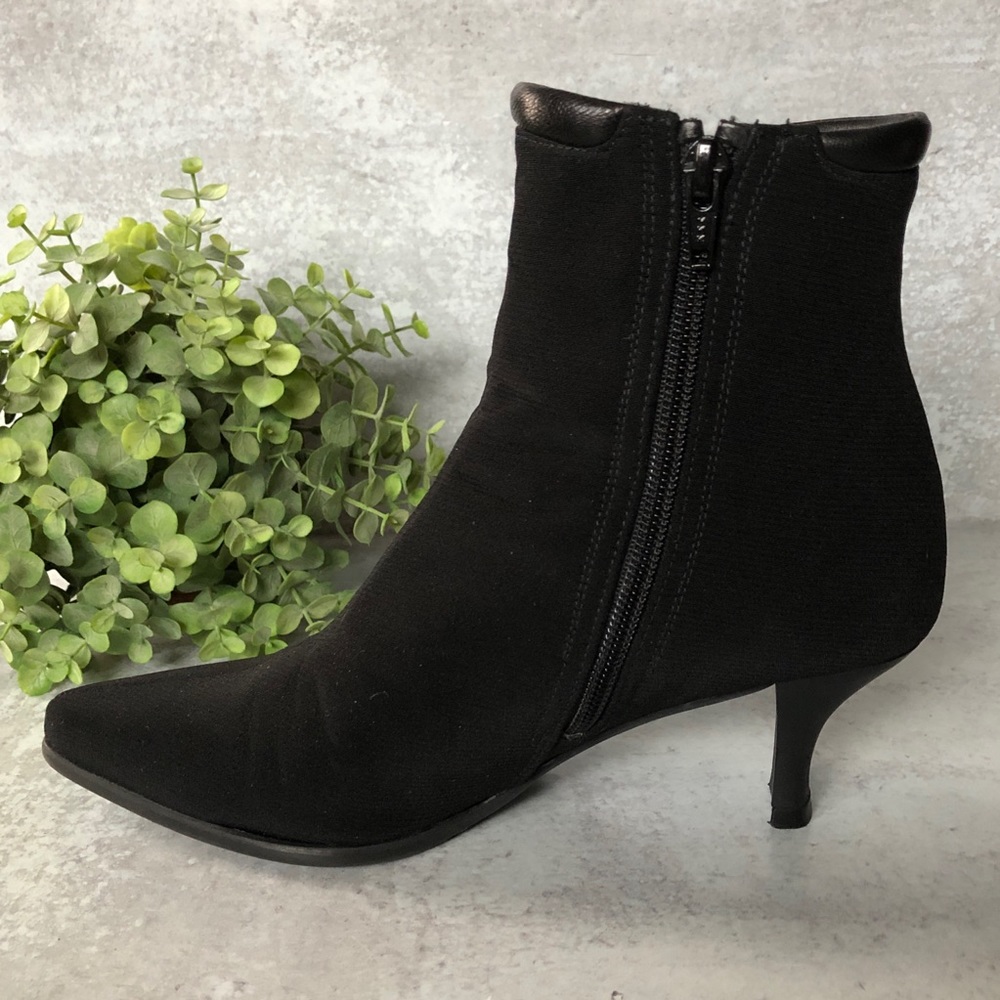 Stuart Weiztman Kitten Heel Gore Tex Boot 5.5 M - Picture 6 of 16